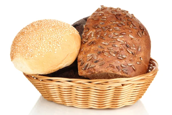 Verschiedene Brotsorten isoliert auf weiß — Stockfoto