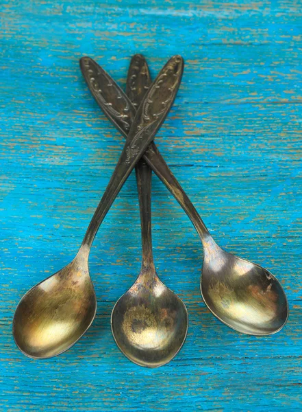 Vintage metal spoons on wooden table close-up — Stock Photo, Image