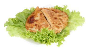 lezzetli chebureks plaka, taze otlar ile yakın çekim
