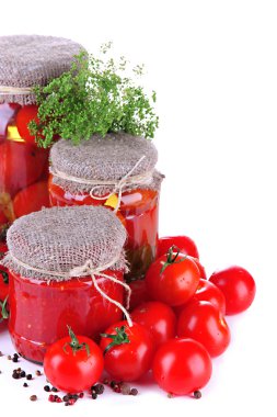 beyaz izole lezzetli konserve ve taze domates