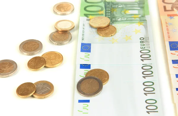Euro banknot ve üzerinde beyaz izole euro cent — Stok fotoğraf