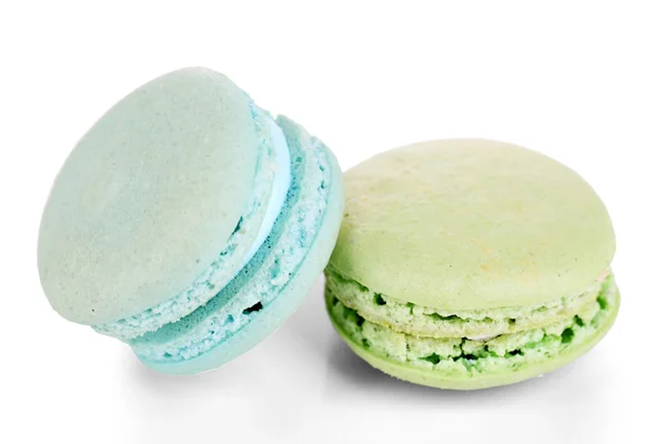 Macarons doux isolés sur blanc — Photo