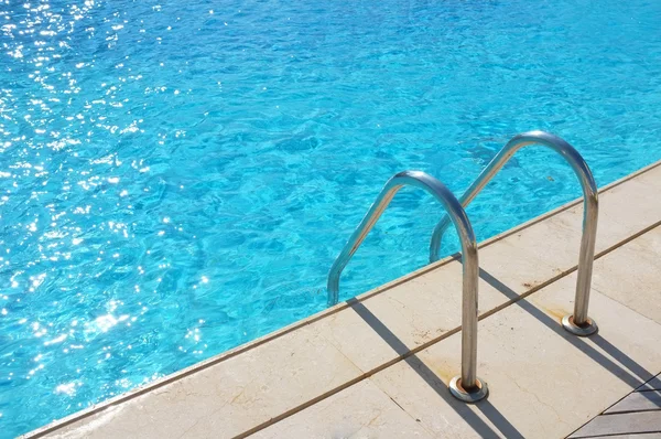 Hotel swimming pool — Stock Photo, Image