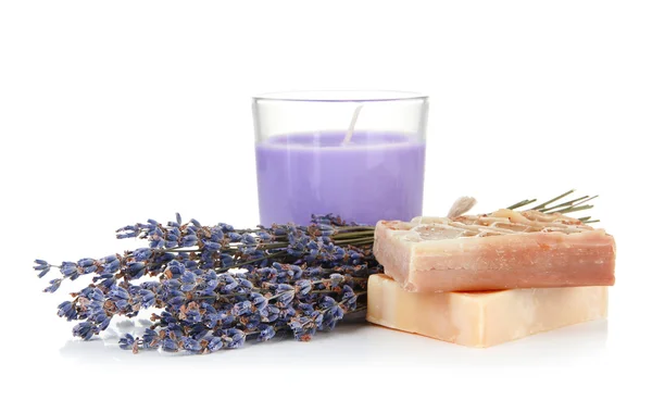 Lavendel kaars met verse lavendel, geïsoleerd op wit water en zeep — Stockfoto