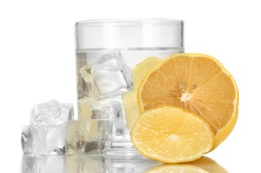 buzlu cam üzerine beyaz izole limon