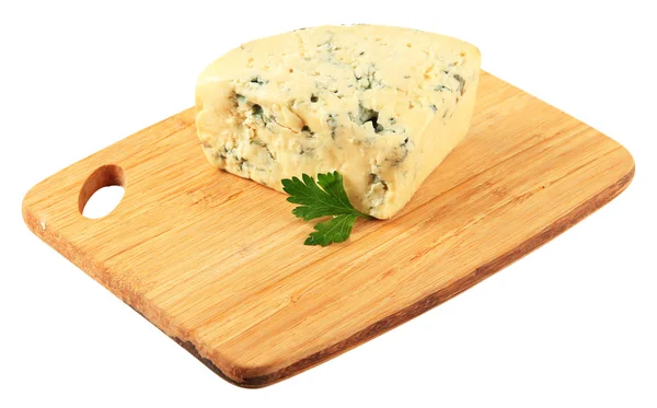 Smakelijke blauwe kaas op snijplank, geïsoleerd op wit — Stockfoto