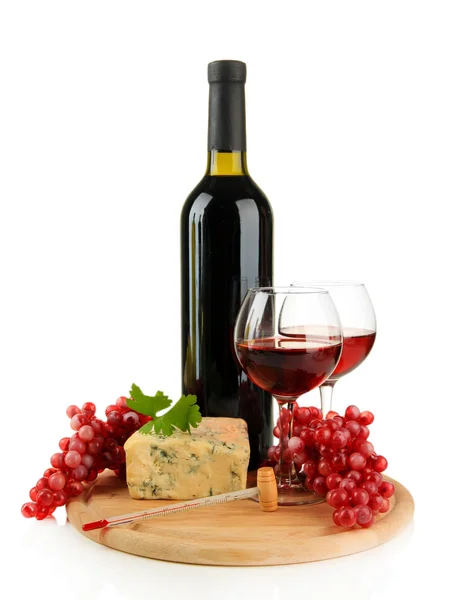 Вино, смачний сир і виноград, ізольовані на білому — стокове фото