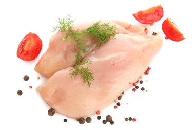 çiğ tavuk eti ile baharat, üzerinde beyaz izole