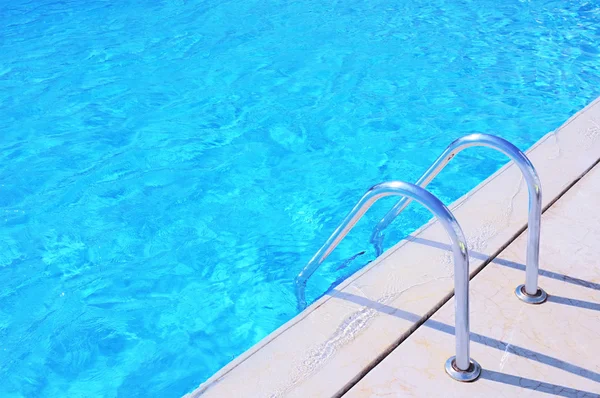 Hotel swimming pool — Stock Photo, Image