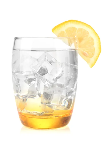 Glas met water en ijs geïsoleerd op wit — Stockfoto