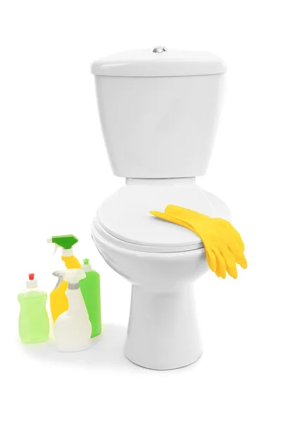 WC csésze és tisztítószerek, elszigetelt fehér — Stock Fotó
