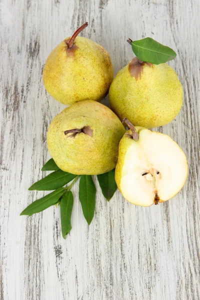 Pears on wooden background — Stock Photo, Image