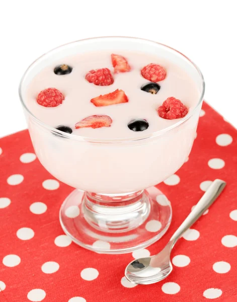 Вкусный йогурт с фруктовым крупным планом — стоковое фото