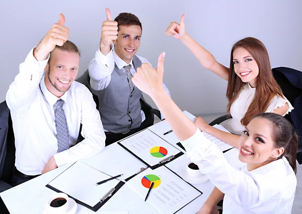 Groep van mensen uit het bedrijfsleven hebben vergadering samen — Stockfoto