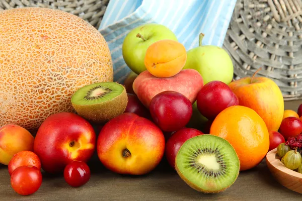 Assortment of juicy fruits, on wooden background — Stock Photo, Image
