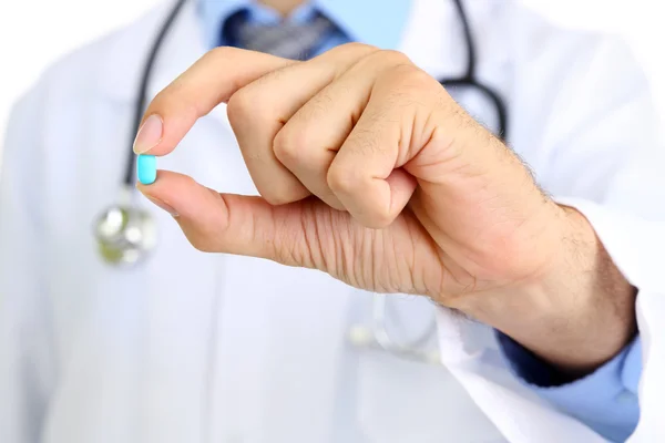 Лікар дає тобі таблетку — стокове фото