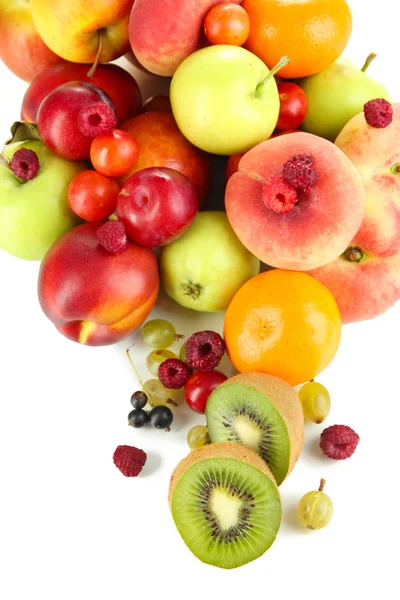 Surtido de frutas jugosas, aisladas en blanco — Foto de Stock