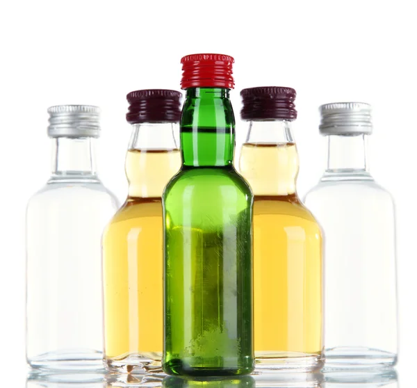 Minibar-Flaschen, isoliert auf weiß — Stockfoto