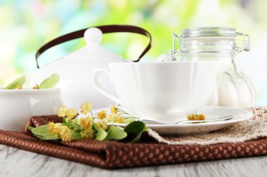 çay ıhlamur doğa zemin üzerine ahşap masa üzerine peçete üzerinde ile