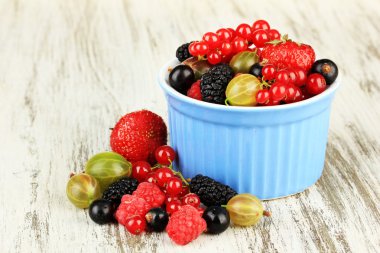 kase üzerinde tablo yakın çekim olgun çilek