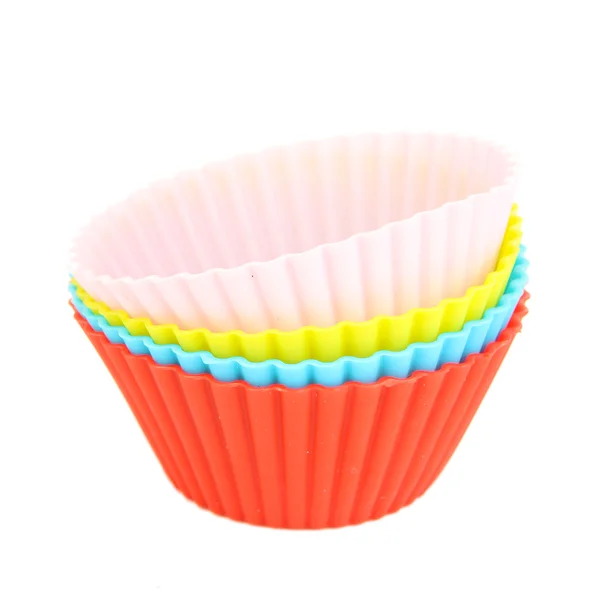 Stapel van kleurrijke cupcake gevallen geïsoleerd op wit — Stockfoto