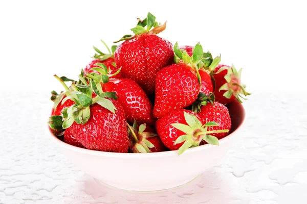 Strawberries in bowl on metal background — Stock Photo, Image
