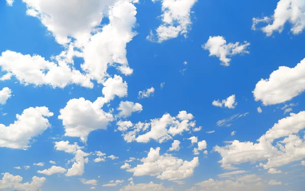 Cielo azul fondo con nubes —  Fotos de Stock