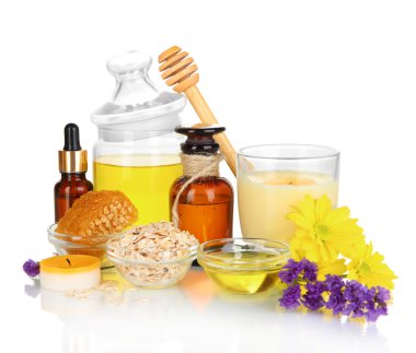 yağlar ve üzerinde beyaz izole bal kokulu bal spa