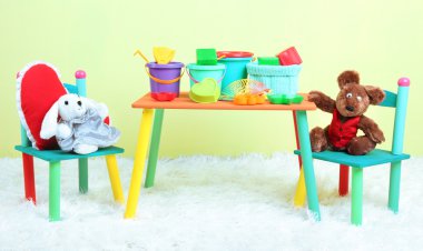 Ekipman ve oyuncaklar ile modern çocuk odası