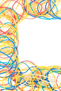 renkli kauçuk şeritler üzerinde beyaz izole