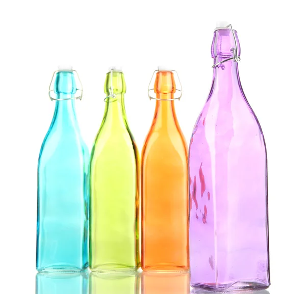 Порожні кольорові скляні пляшки, ізольовані на білому — стокове фото