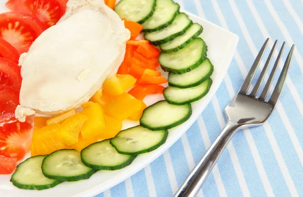 Boiled chicken breast on plate with vegetables close up — Stock Photo, Image