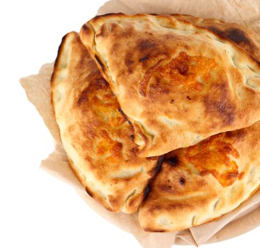 Pizza calzones aydınger üzerinde beyaz izole üzerinde