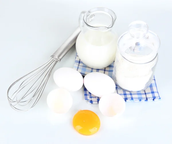 Ingredientes para massa isolada em branco — Fotografia de Stock