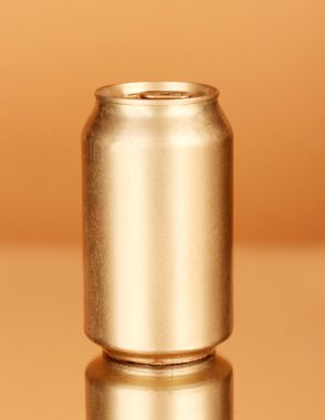 Alüminyum renkli arka plan üzerinde olabilir