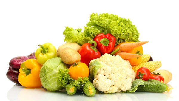 Verduras frescas aisladas en blanco — Foto de Stock