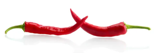 Chiles rojos picantes, aislados en blanco —  Fotos de Stock