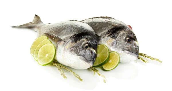 Dos pescados dorado con limón aislado sobre blanco —  Fotos de Stock