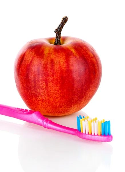 Maçã com uma escova de dentes isolada em branco — Fotografia de Stock