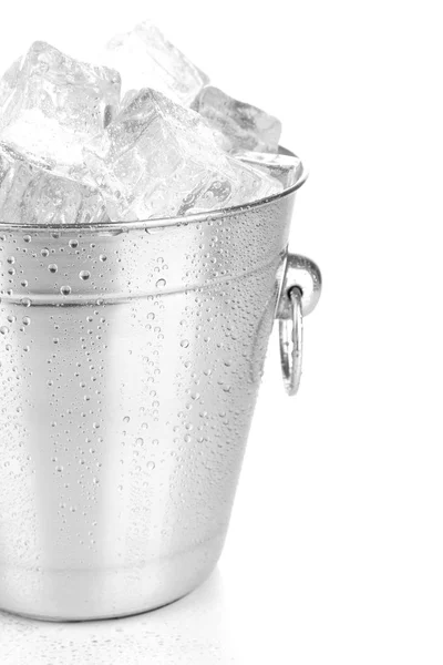 Beyaz izole metal buz kovası — Stok fotoğraf