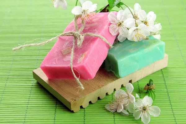 Natural handmade soap on bamboo mat — Stock Photo, Image