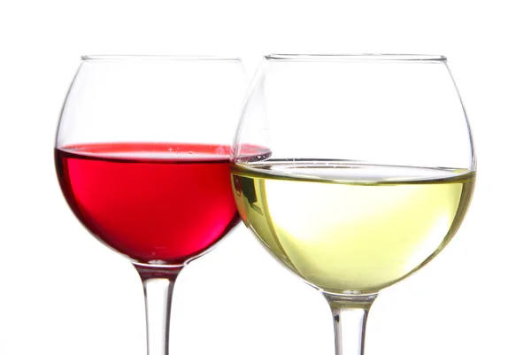 Стаканы вина изолированы на белом — стоковое фото