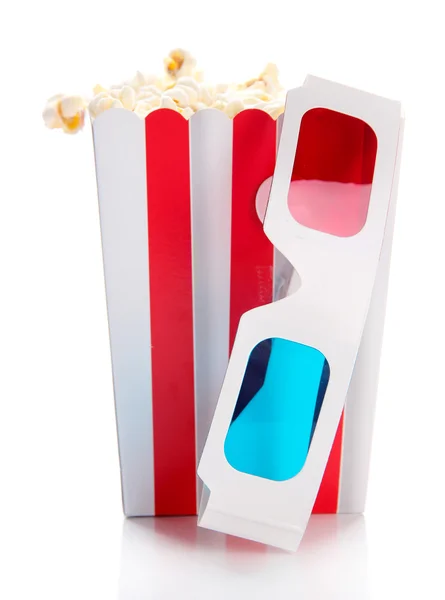 Popcorn en 3d bril, geïsoleerd op wit — Stockfoto