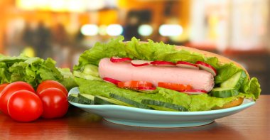 lezzetli sosisli sandviç Cafe tablo