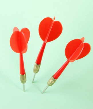 Dart mavi zemin üzerine