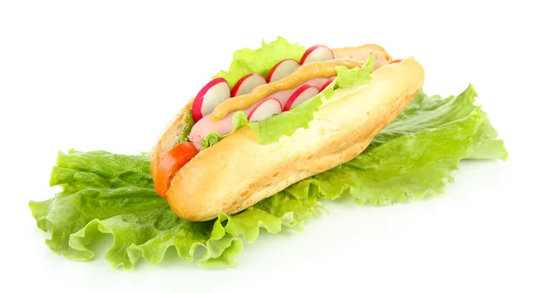 Смачний хот-дог з овочами ізольовані на білому — стокове фото