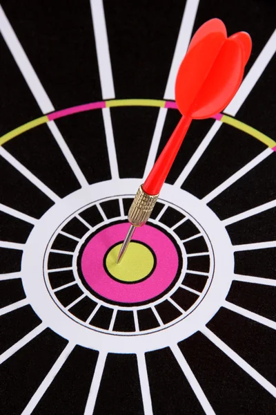 Target with dart close-up — Stock Photo, Image