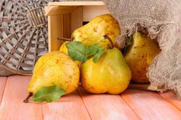 Juicy pears on table close-up — Stock Photo, Image