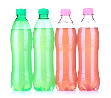 niños jugando en el castillo de edificio arena de playa