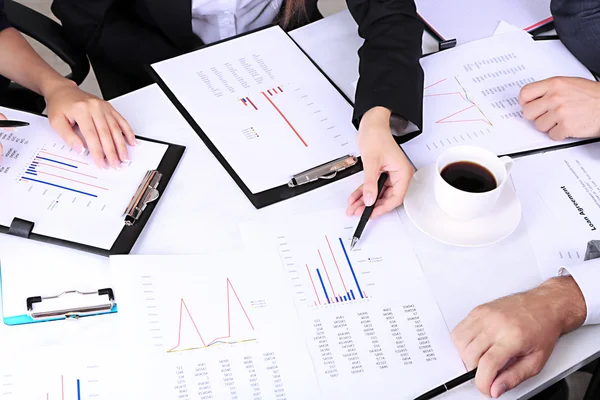 Businesspartners hands during discussion of papers close up — Stock Photo, Image